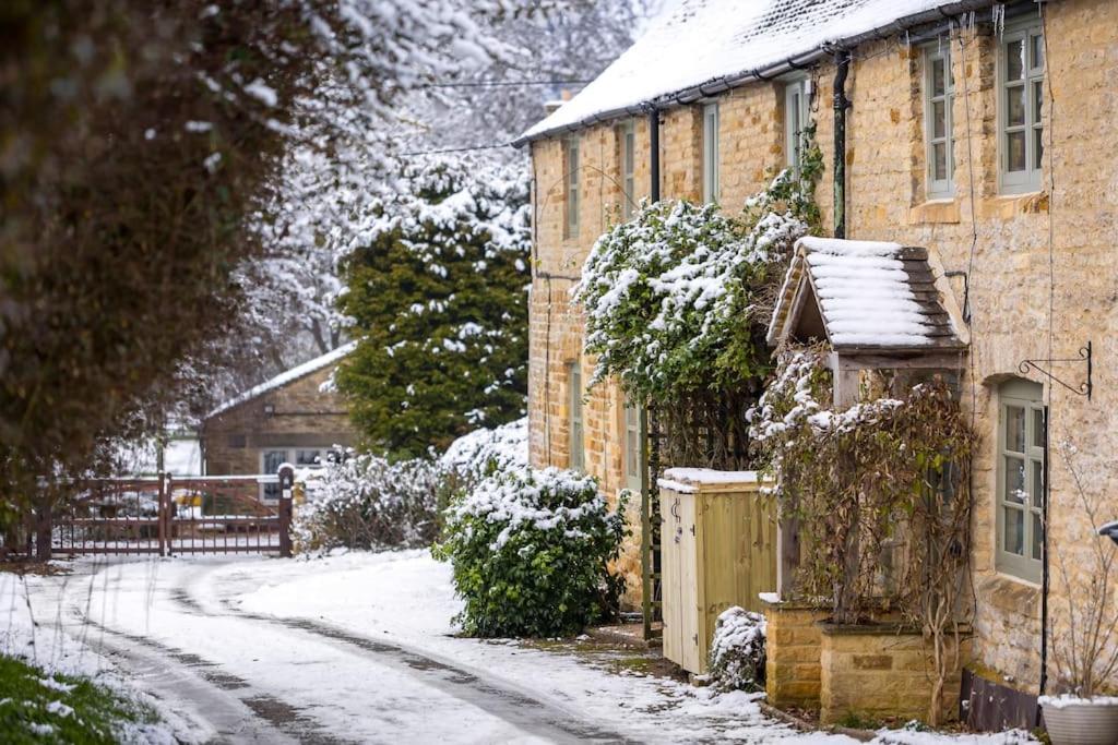 Charming 17Th Century Cotswold Cottage Adlestrop Exterior foto